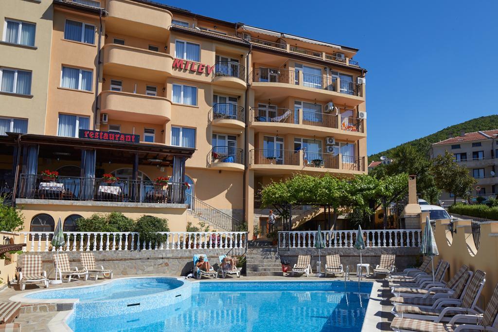 Family Hotel Milev Sveti Vlas Exterior foto